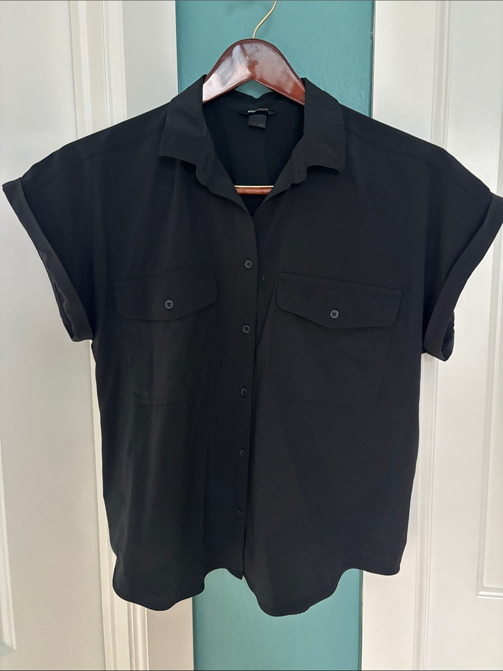 Eddie Bauer Black Short-Sleeve Button-Down Shirt UPF 50+